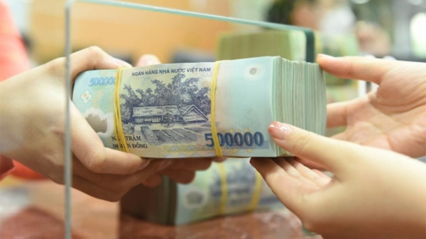 Tiền gửi vào ngân hàng tăng mạnh, lãi suất vào chu kỳ đi lên