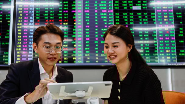 Tiền đổ mạnh vào thị trường, VN-Index vượt đỉnh lịch sử
