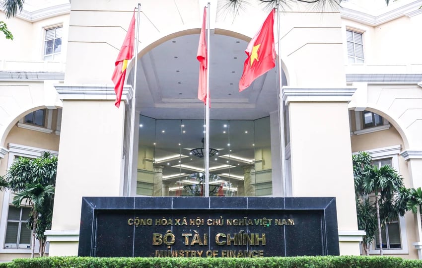 Bàng hoàng: Vụ trưởng Bộ Tài chính qua đời bất ngờ sau tai nạn tại cơ quan