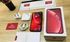 'Đập hộp' iPhone Xr màu đỏ đầu tiên tại Hà Nội