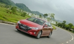 'Phả hơi nóng' lên Honda Civic, Hyundai Elantra 2019 có giá từ 580 triệu đồng