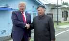 Ông Trump bước qua biên giới gặp Chủ tịch Kim Jong Un