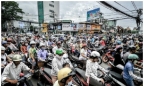 Tranh cãi đề xuất bỏ xử phạt bảo hiểm xe máy
