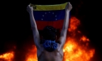 Khủng hoảng Venezuela: Người dân phóng hỏa gần dinh Tổng thống vì thiếu điện, nước kéo dài