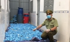 Cảnh sát Bình Dương 'tóm gọn' tụ điểm tái chế hàng tấn găng tay, quần áo chống dịch đã qua sử dụng