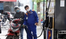 Quỹ bình ổn xăng dầu: ‘Người tiêu dùng góp tiền nhưng không được giám sát’