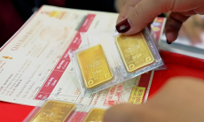 Cấm mua bán vàng bằng tiền mặt: 'Tại sao hạn chế quyền của dân?'