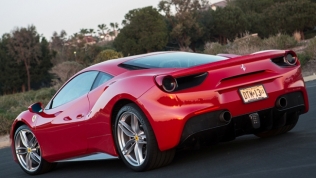 Bất ngờ câu chuyện tỷ phú 'cắm' siêu xe Ferrari vay 5.000USD