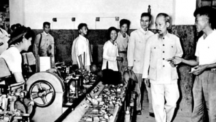 Nhìn lại những quan điểm vượt thời đại về kinh tế của Chủ tịch Hồ Chí Minh