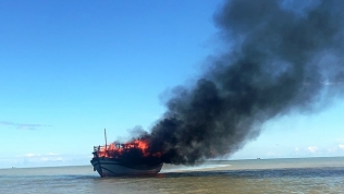 Quảng Nam: Tàu chở khách bất ngờ bốc cháy dù mới đăng kiểm 1 tháng