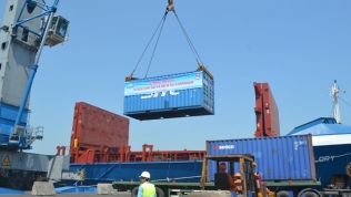 Khơi thông tuyến tàu container tại Cảng Vũng Áng trong tháng 4/2021