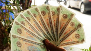 Nhân vụ 'tiền 100 đồng' ở trạm BOT Cai Lậy: Việt Nam đang lưu hành 12 loại tiền giấy