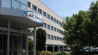 Pháp thu hồi gần 7.000 tấn sữa của Lactalis trên toàn cầu