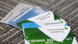 Bị khách hàng tố đường dây nóng quá 'nguội', Vietcombank nói gì?