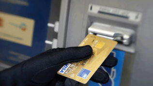 Dùng thẻ giả rút tiền từ máy ATM, 3 người nước ngoài bị bắt