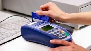 Thách thức pháp luật, web làm dịch vụ rút tiền từ thẻ tín dụng ồ ạt mời chào dịp Tết