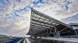 Sun Group áp dụng quy trình tốc lực đón khách từ vùng dịch về sân bay Vân Đồn
