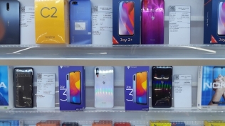 Các nhà bán lẻ điện thoại lớn nhất Việt Nam lý giải kỳ tích chưa từng có của Vsmart