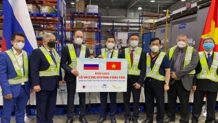 Việt Nam tiếp nhận lô vắc xin Sputnik V đầu tiên sau chuyến thăm Nga của Bộ trưởng Ngoại giao Bùi Thanh Sơn