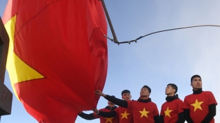U23 Việt Nam rước đuốc, thượng cờ trên nóc nhà Đông Dương