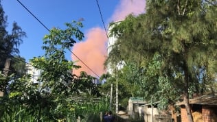 Cột khói màu hồng bất thường ở nhà máy thép Hòa Phát Dung Quất