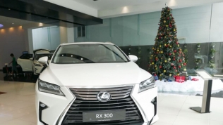 Cận cảnh Lexus RX300 đầu tiên về Việt Nam, giá hơn 3 tỷ đồng