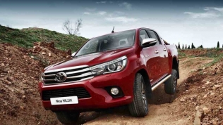 Triệu hồi bán tải Toyota Hilux do lỗi rò rỉ dầu