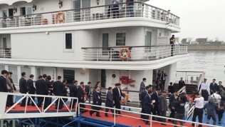 Phái đoàn Triều Tiên thăm vịnh Hạ Long bằng du thuyền 5 sao