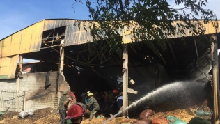 Hà Tĩnh: Cháy xưởng lạc 400 tấn, ước tính thiệt hại 10 tỷ đồng