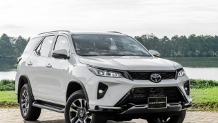 Phân khúc SUV tầm giá 1 tỷ đồng: Toyota Fortuner trở lại 'ngôi vua'