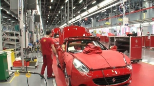Sau Lamborghini, hãng siêu xe Ferrari dừng sản xuất vì dịch Covid-19