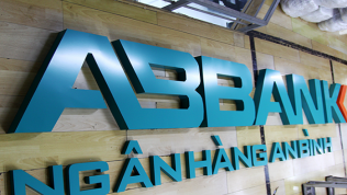 Truy tìm 2 thanh niên mang súng cướp ngân hàng ABBank ở Sài Gòn