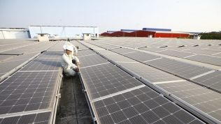 Đầu tư điện mặt trời áp mái 'khó ăn' hơn