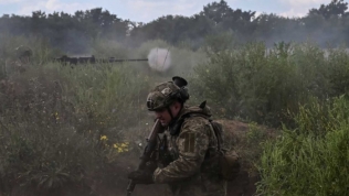 Ukraine chi 100 triệu USD/ngày cho chiến sự, nhiều quan chức tìm cách 'rút ruột' công quỹ