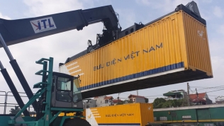 VNPost vận hành gần 100 container tàu hàng nhanh đường sắt để lưu thoát hàng hóa dịp Tết