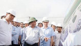 Thủ tướng kiểm tra tiến độ dự án sân bay Long Thành: 'Ai không làm thì đứng ra một bên'