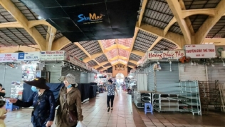 Vắng khách nước ngoài, hơn nửa số sạp chợ Bến Thành đóng cửa