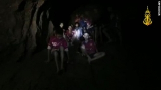 Clip: Đội bóng Thái Lan sống sót thần kỳ trong hang tối