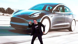 Vốn hoá Tesla vượt 1.000 tỷ USD, tài sản Elon Musk tăng lên 288 tỷ USD