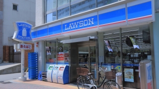 CEO chuỗi cửa hàng tiện lợi Nhật Bản và câu chuyện phát miễn phí lương thực cứu trợ