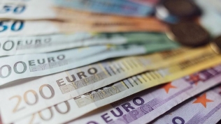 Quan chức EU: 'Ukraine không cần lo lắng về tiền bạc'