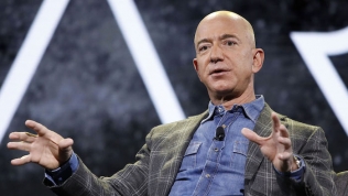 Tỷ phú Jeff Bezos cảnh báo Mỹ đang tiến thẳng đến một cuộc suy thoái