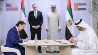 Mỹ ký hiệp ước 100 tỷ USD với UAE để tạo ra năng lượng sạch