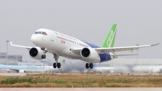 Trung Quốc vận hành máy bay nội địa đầu tiên trị giá 99 triệu USD, cạnh tranh với Boeing, Airbus
