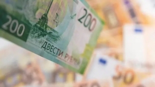 Đồng rúp Nga tiếp tục tăng lên mức cao nhất hơn 2 năm so với euro