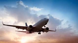 Nghệ An truy tìm 11 người ngồi cùng chuyến bay với người nghi nhiễm Covid-19