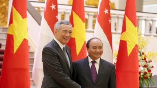 Thủ tướng khuyến khích doanh nghiệp Singapore tham gia sâu vào cổ phần hóa DNNN