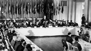 Hệ thống Bretton Woods là gì?