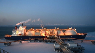 EU đạt được thỏa thuận LNG với Mỹ, cáo buộc Nga 'tống tiền' bằng khí đốt