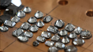 Nhà sản xuất kim cương nhân tạo lớn thứ hai tại Mỹ nộp đơn xin phá sản